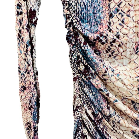 Guess Medium Women Short Dress in Bluish-Pinkish Animal Print - Picture 2 of 4